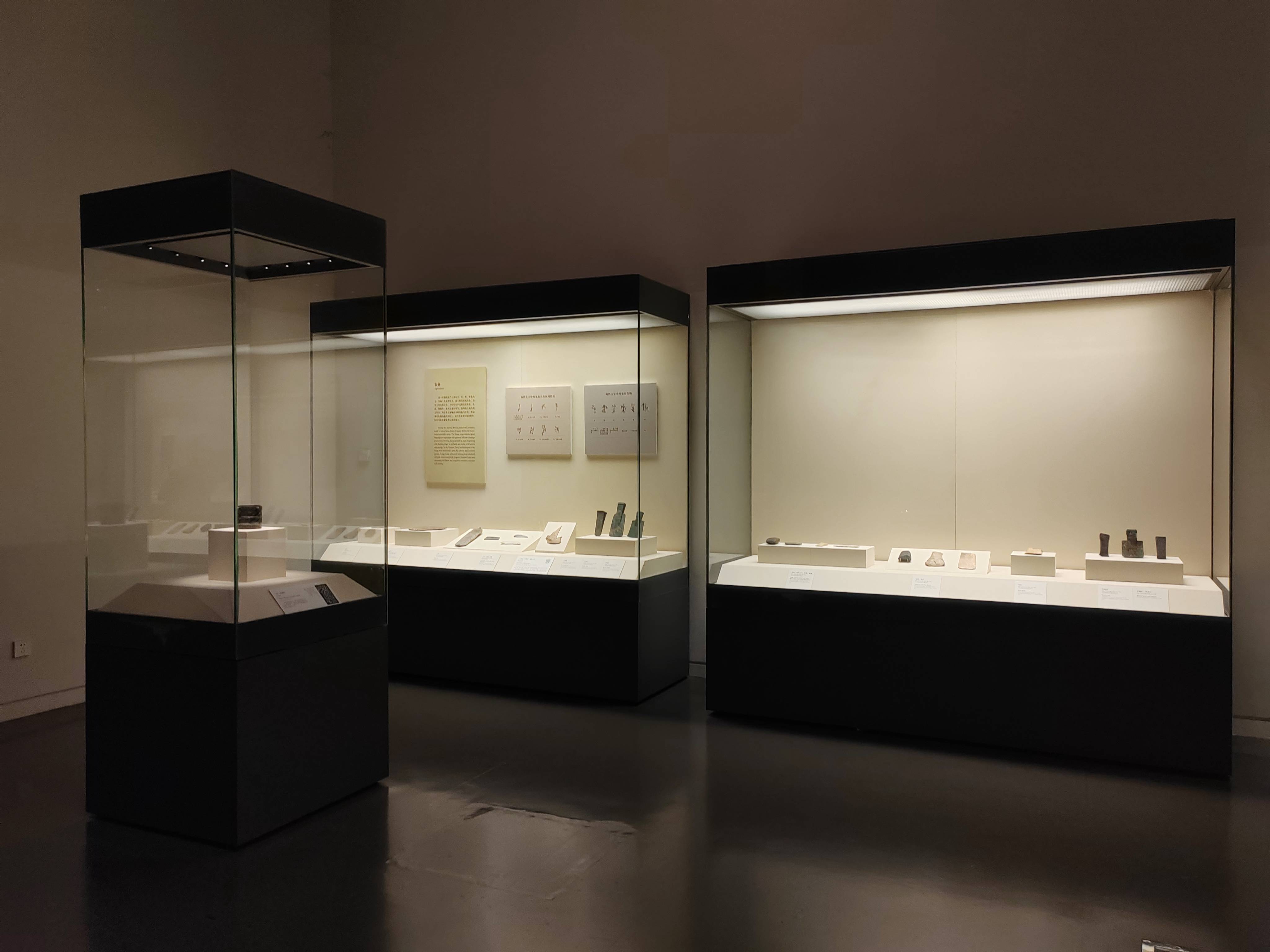 博物館展柜低反射夾膠玻璃的清理方式和注意事項